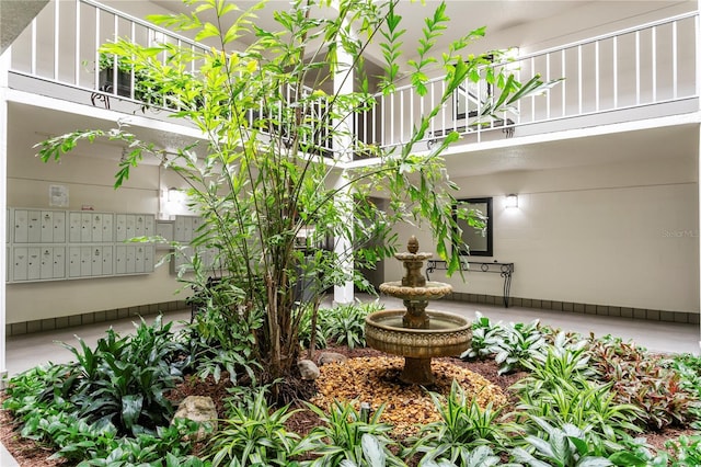 3325 Bayshore Blvd Unit E14, Tampa, FL 33629 - surrounding community with mail area