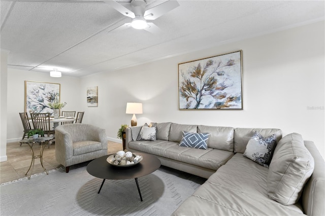 3325 Bayshore Blvd Unit E14, Tampa, FL 33629 - living area with baseboards and ceiling fan