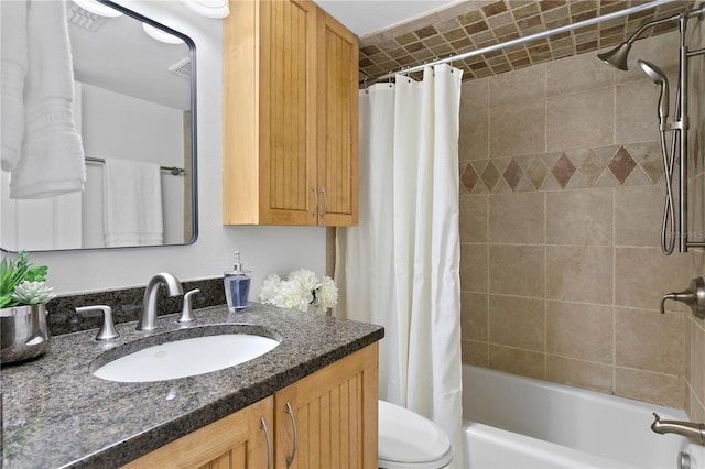 3325 Bayshore Blvd Unit E14, Tampa, FL 33629 - full bath with vanity and shower / tub combo with curtain
