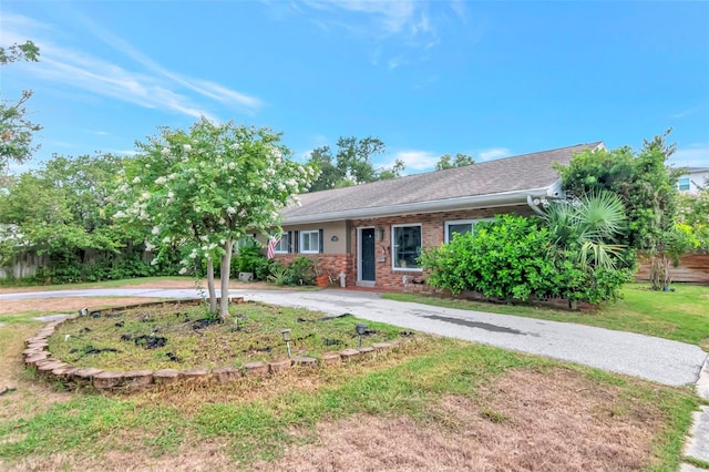 5101 W Neptune Way, Tampa, FL 33609 - single story home featuring brick siding and curved driveway