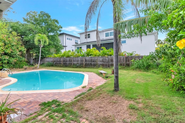 5101 W Neptune Way, Tampa, FL 33609 - view of swimming pool featuring a fenced backyard and a patio area