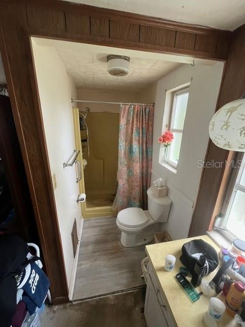 8946 Dream Way, Largo, FL 33773 - bathroom featuring a stall shower and vanity