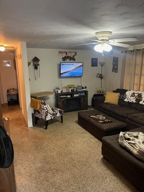 8946 Dream Way, Largo, FL 33773 - living room featuring a ceiling fan