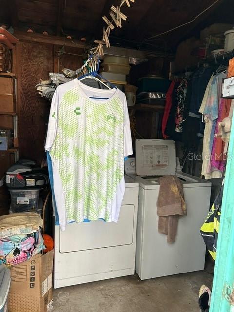 8946 Dream Way, Largo, FL 33773 - washroom featuring independent washer and dryer