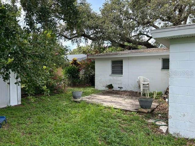8946 Dream Way, Largo, FL 33773 - view of green lawn