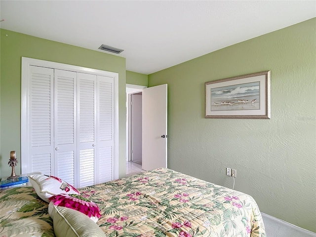 4360 Tahitian Gardens Cir Unit H, Holiday, FL 34691 - carpeted bedroom featuring a closet