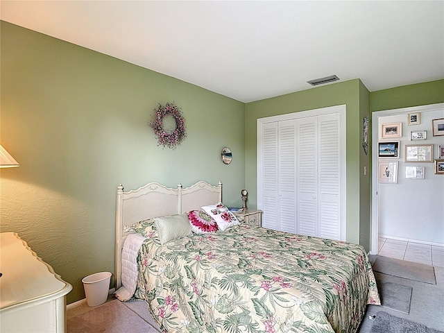 4360 Tahitian Gardens Cir Unit H, Holiday, FL 34691 - carpeted bedroom featuring a closet
