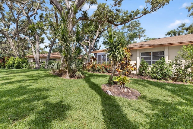 7051 Bright Creek Dr Unit 6, Sarasota, FL 34231 - view of green lawn