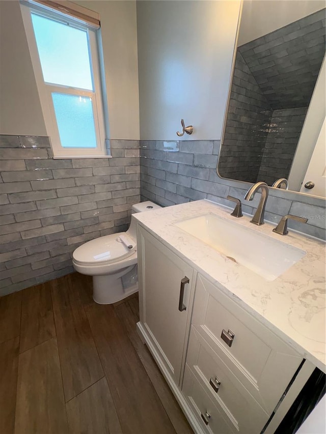 6000 115th Ln, Seminole, FL 33772 - bathroom with tile walls, vanity, wood finished floors, and a wainscoted wall