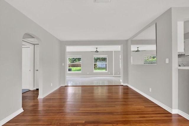 10711 Seminole Dr N, Saint Petersburg, FL 33708 - photo 4