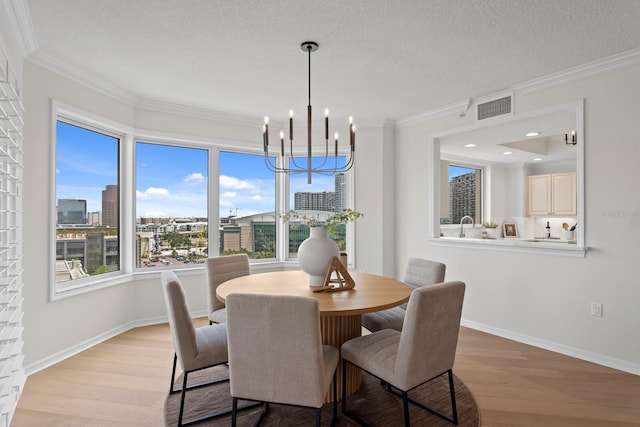371 Channelside Walk Way Unit 1104, Tampa, FL 33602 - dining area featuring a chandelier, light wood-style floors, ornamental molding, a city view, and recessed lighting