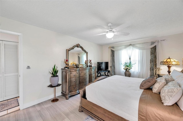 2182 Corinne Ct S Unit C, Saint Petersburg, FL 33712 - bedroom featuring a ceiling fan and a textured ceiling