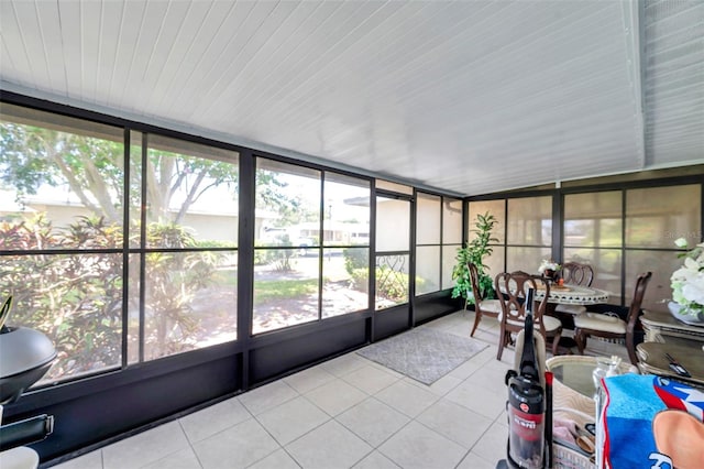 2182 Corinne Ct S Unit C, Saint Petersburg, FL 33712 - view of sunroom / solarium
