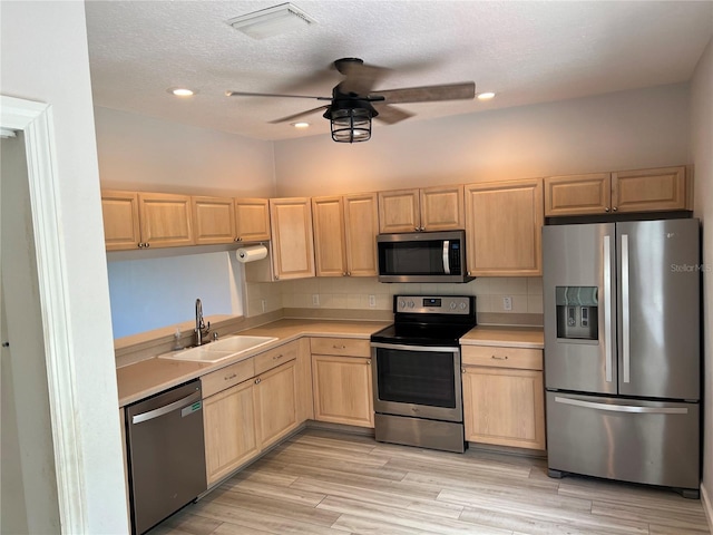 556 Ryans Woods Ln, Palm Harbor, FL 34683 - photo 4