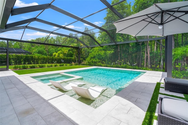 1507 Amarone Pl, Lutz, FL 33548 - view of swimming pool featuring a patio, glass enclosure, and a pool with connected hot tub