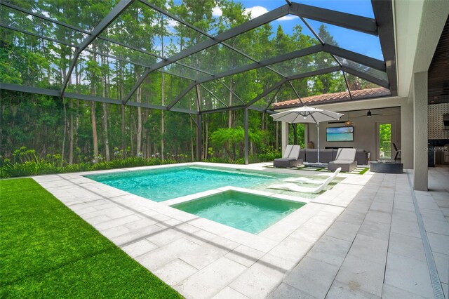 1507 Amarone Pl, Lutz, FL 33548 - view of pool featuring a patio area, a ceiling fan, outdoor lounge area, a pool with connected hot tub, and a lanai