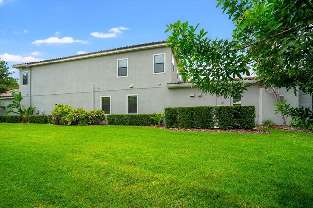 1507 Amarone Pl, Lutz, FL 33548 - back of property with stucco siding and a yard