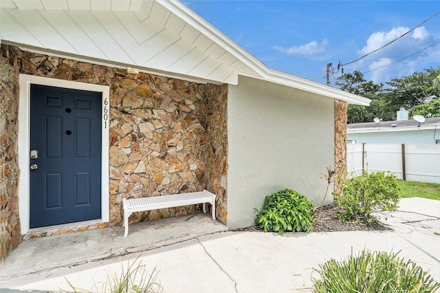 6601 N Elizabeth St, Tampa, FL 33604 - doorway to property with stone siding