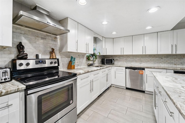 18812 Carr Dr, Lutz, FL 33559 - photo 2