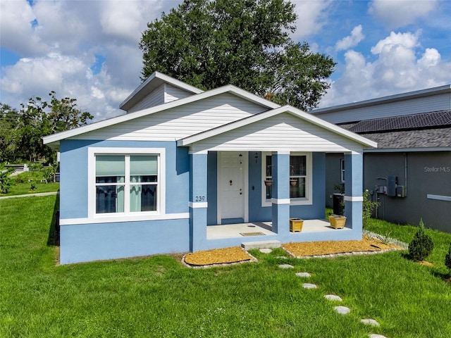 239 Burbank Ave, Lakeland, FL 33801 - view of front of property featuring a front yard, a porch, and stucco siding