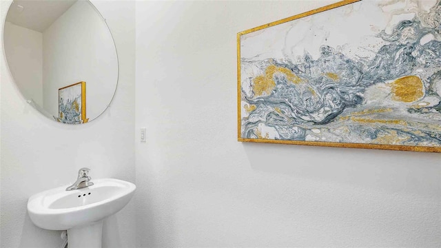 8098 Swan Mist Way, Wesley Chapel, FL 33545 - bathroom featuring a sink