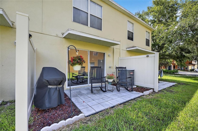 6919 Hawthorne Trace Ln, Riverview, FL 33578 - rear view of house with a patio and stucco siding