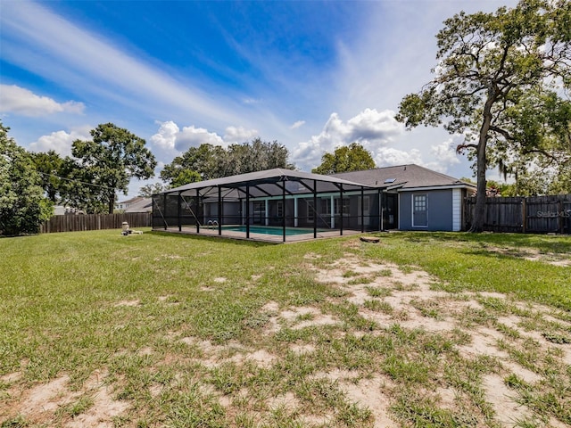 1302 Ivywood Dr, Brandon, FL 33510 - fenced backyard featuring a lanai