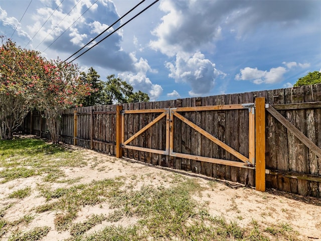 1302 Ivywood Dr, Brandon, FL 33510 - view of gate