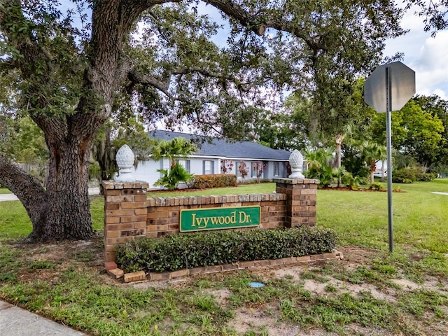 1302 Ivywood Dr, Brandon, FL 33510 - community sign with a lawn