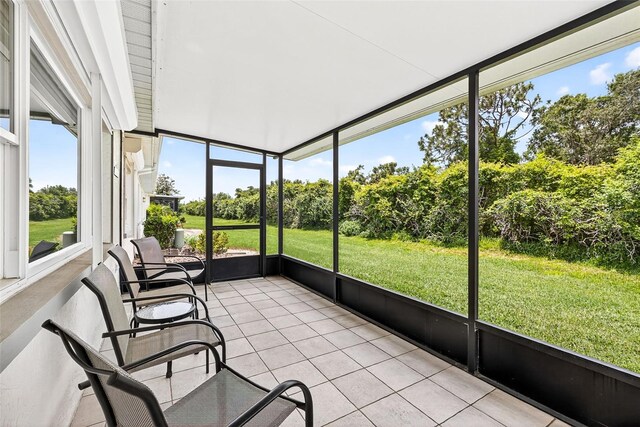 2201 Hartlebury Way Unit 2201, Sun City Center, FL 33573 - sunroom with view of wooded area