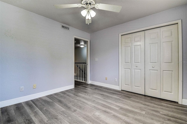 14865 Seminole Trl, Seminole, FL 33776 - unfurnished bedroom featuring wood finished floors, a ceiling fan, and a closet