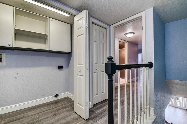 14865 Seminole Trl, Seminole, FL 33776 - washroom featuring wood finished floors, hookup for an electric dryer, hookup for a washing machine, a textured ceiling, and a textured wall