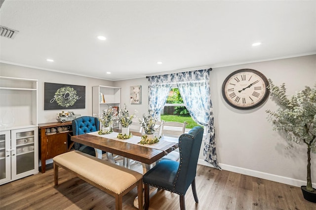 980 8th Ave NE, Largo, FL 33770 - dining area featuring crown molding, wood finished floors, and recessed lighting