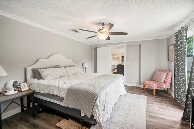980 8th Ave NE, Largo, FL 33770 - bedroom with a textured ceiling, crown molding, wood finished floors, and ceiling fan