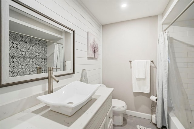 980 8th Ave NE, Largo, FL 33770 - full bath featuring vanity, shower / tub combo, and wooden walls