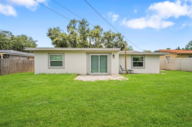 980 8th Ave NE, Largo, FL 33770 - back of property with stucco siding