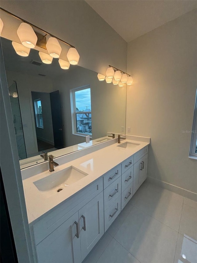 2516 W Abdella St, Tampa, FL 33607 - full bath with double vanity and tile patterned floors