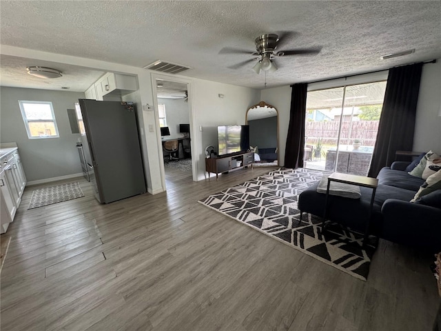 5715 13th St, Zephyrhills, FL 33542 - photo 2