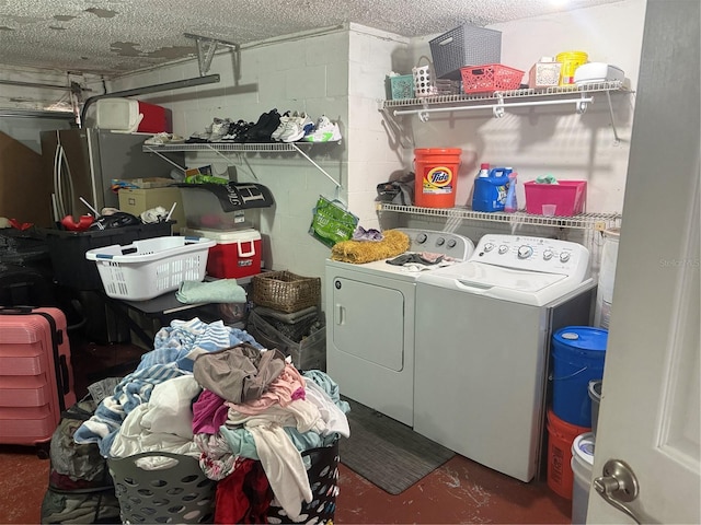 9705 Kingsburgh Ct, Tampa, FL 33615 - washroom featuring washing machine and clothes dryer and concrete block wall