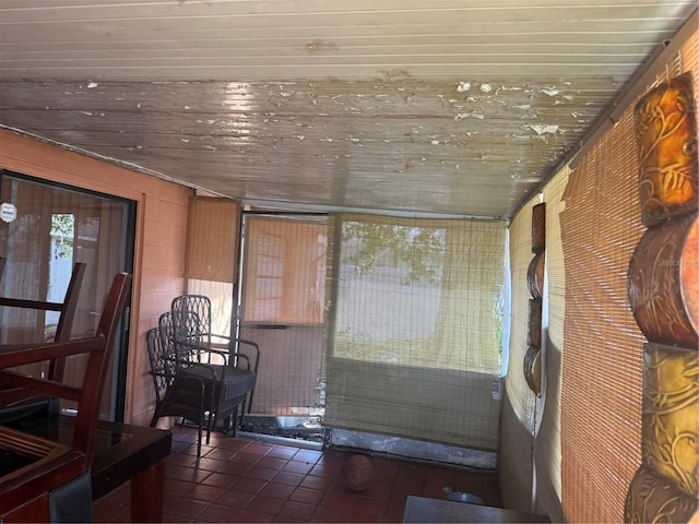 9705 Kingsburgh Ct, Tampa, FL 33615 - view of sunroom / solarium