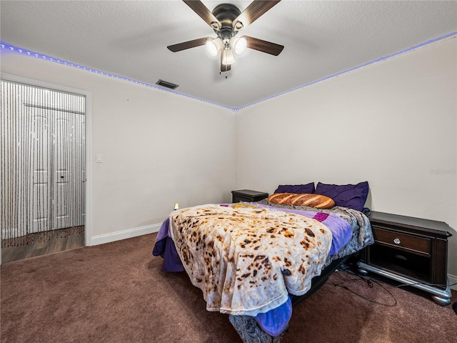 609 W Pipkin Rd, Lakeland, FL 33813 - carpeted bedroom featuring ceiling fan and a textured ceiling