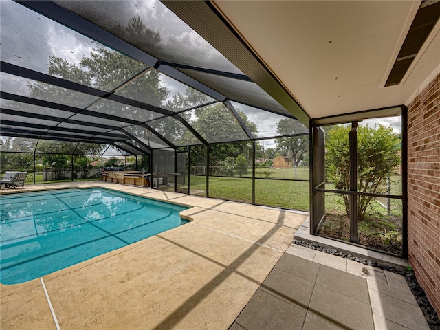 609 W Pipkin Rd, Lakeland, FL 33813 - swimming pool with a patio area, a jacuzzi, and glass enclosure