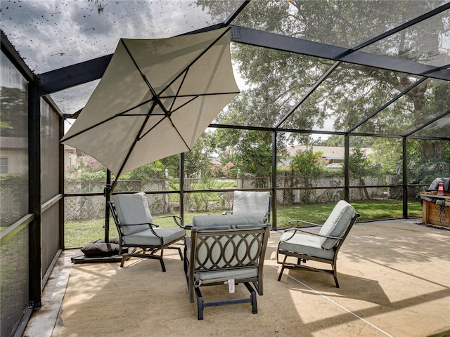 609 W Pipkin Rd, Lakeland, FL 33813 - fenced backyard with an outdoor living space, a patio, and glass enclosure
