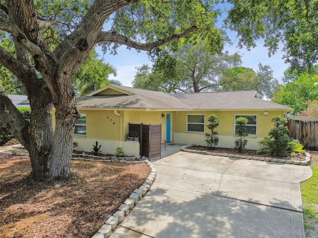 604 Limetree Dr, Oldsmar, FL 34677 - photo 1