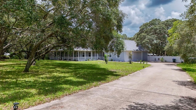 828 E Savoy St, Lecanto, FL 34461 - view of front facade with a porch and asphalt driveway
