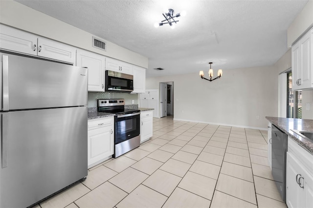 607 Spring Blossom Ct, Brandon, FL 33511 - kitchen featuring appliances with stainless steel finishes, a chandelier, white cabinetry, and a textured ceiling