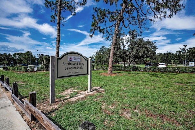 607 Spring Blossom Ct, Brandon, FL 33511 - community sign with a yard