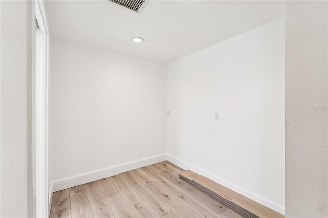9410 Tara Cay Ct Unit 15, Seminole, FL 33776 - unfurnished room featuring light wood-style flooring and recessed lighting