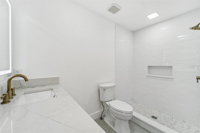 9410 Tara Cay Ct Unit 15, Seminole, FL 33776 - bathroom with vanity and tiled shower