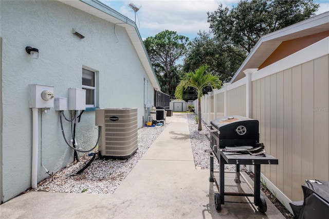 5319 Cordova Way S, Saint Petersburg, FL 33712 - view of side of home with a shed and stucco siding